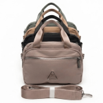 Bolso de Mano y Bandolera de Nylon con Logo Triangular Metálico