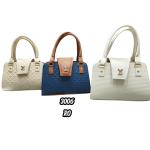 Bolso de Mano Estructurado en Piel Sintética Acolchada con Patrón de Diamantes y Solapa Frontal con Logo Metálico "LV" - Image 2