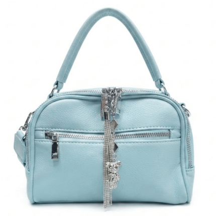 Bolso de Mano con Múltiples Bolsillos y Detalle de Cadena con Osito