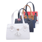 bolsos de mano elegantes con combinaciones y texturas variadas