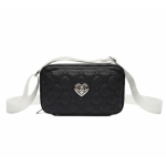 colección de cuatro bolsos bandolera con acolchado de corazones y detalle de corazón metálico central