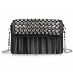 bolso bandolera negro con solapa de pedrería y flecos de cadenas plateadas